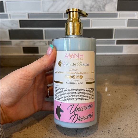 AMINNAH Unicorn Dreams Hydrating Body Lotion 8oz New! - Picture 2 of 5